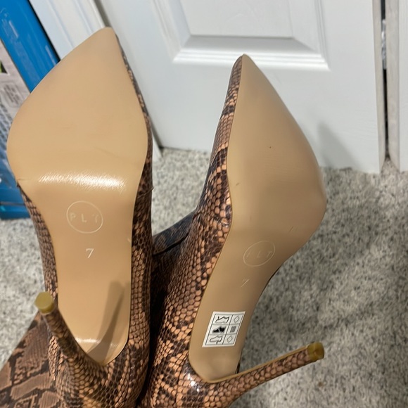 Knee high snakeskin boots! - Picture 2 of 2